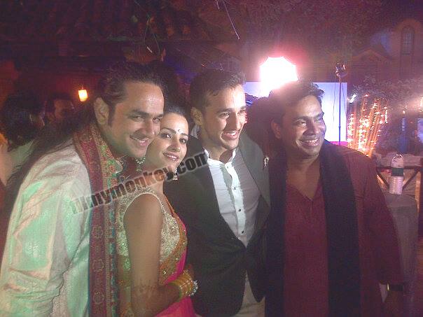 And we looked a little harder for them, we found string of other pictures where Vikas was seen in waist length grown hair at various occasions. Here seen with hair tied behind, donning a sherwani at a function posing with friend-actress Anita Hassanandani, her husband Rohit Reddy & writer Mushtaq Sheikh.