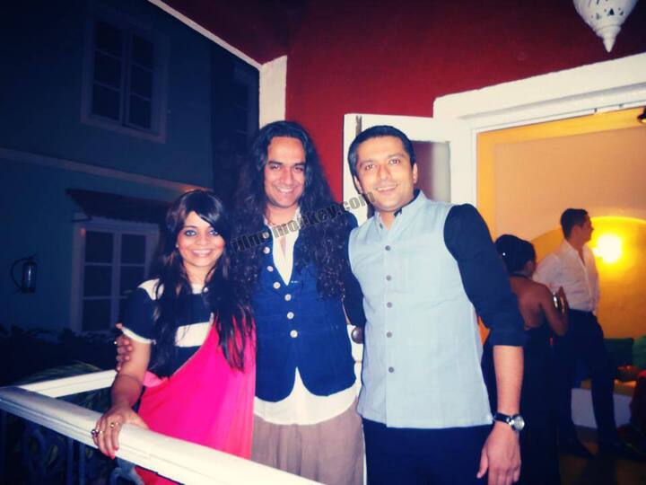 Another one from Anita's Wedding reception and the 'mastermind' Vikas leaves us surprised once again!