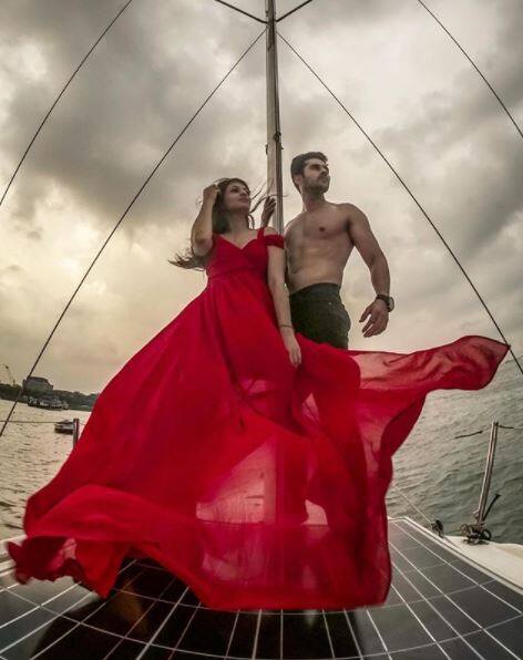 Here's a pic from the couple's pre-wedding shoot in which they are raising the temperature looking hot together. (Photo: Instagram)