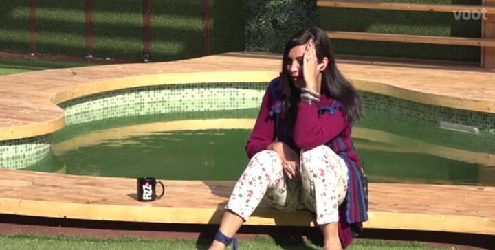 Arshi then reveals that according to her Sakshi is not that good-looking. (Photo: Colors)