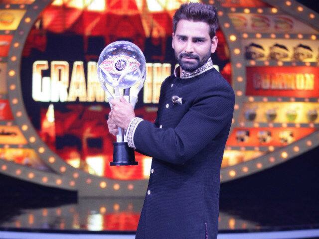 'Bigg Boss 10' winner & Hina's co-contestant from 'Khatron Ke Khiladi 8', Manveer Gurjar also took a dig at her over the same. (Photo: Colors)