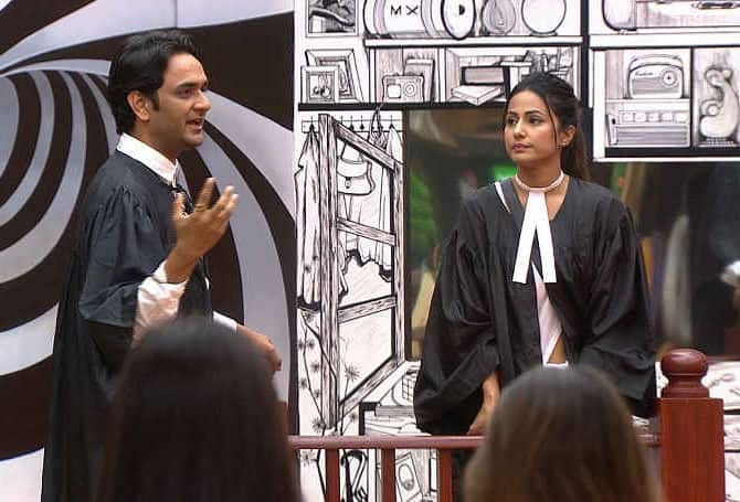 After various tiifs with each other, Vikas & Hina are finally back on talking terms. But, it'll be interesting to see if the two will become friends or not. Stay tuned for more updates! (Photo: Colors)