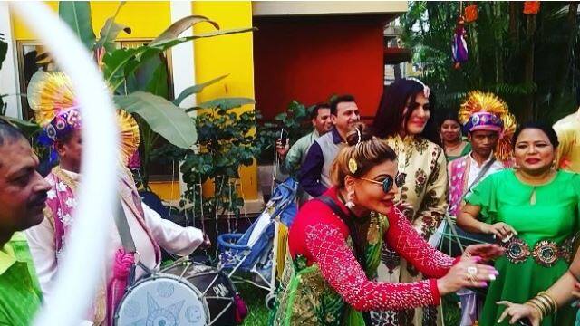 Rakhi Sawant dancing at the mehendi ceremony of Bharti