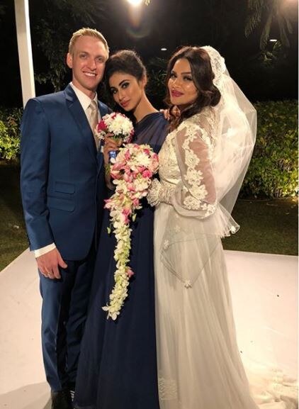 Aashka's 'Naagin 2' co-stars were present at the wedding ceremony. Actress Mouni Roy posted this pic with the newly-wed couple with the caption, 
