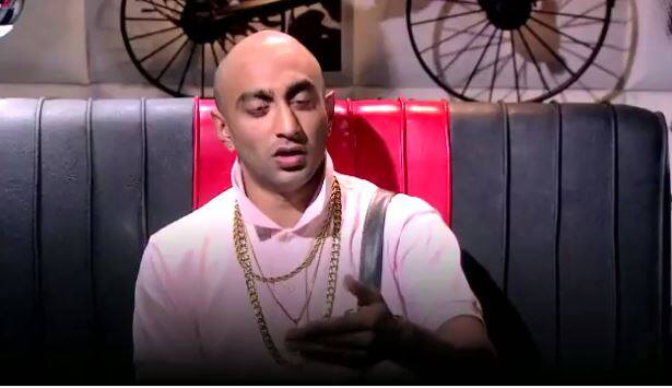 We have seen the changing equations in the house and also saw Akash and ARshi planning on playing a game with Shilpa posing as a friend to her. Finally BB turns to Vikas Gupta with the special power after the housemates chosen their favorite to save this week.