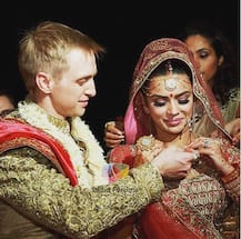 PICS: After a white wedding, Aashka Goradia & beau Brent Goble tie the KNOT in a royal HINDU ceremony!
