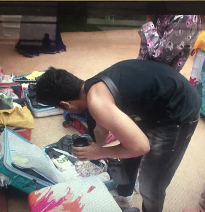 Remember how Luv Tyagi was being accused for stealing the trimmers before the second round of 'Lilliput Aur Daanav' task? Hina constantly said it wasn't her idea whereas the whole nation saw her whispering to Luv in the washroom moments ago, 