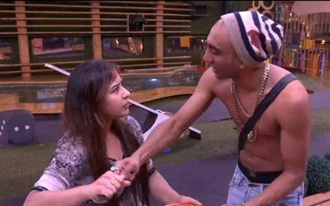 This week two of the strongest contestants- Shilpa Shinde and Akash Dadlani were nominated