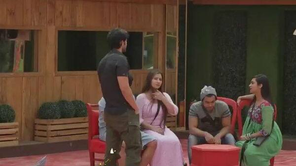 And this time the nomination process will take place in teams! The first team has Hiten, Shilpa, Luv and Priyank