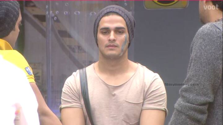 Benafsha supports both Priyank and Vikas from outside the house now but she was happy with Vikas taking her side.