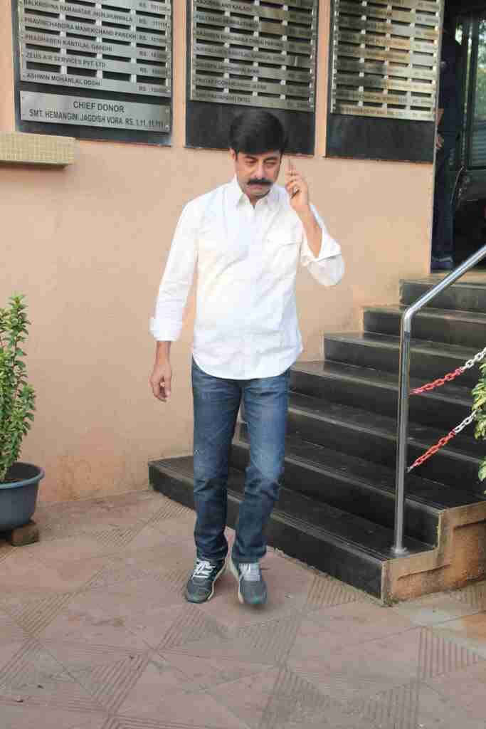 The funeral of Neeraj Vora took place today at the Santacruz crematorium and was attended by many Bollywood and television celebs