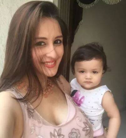That's Chahatt with her elder daughter Zohar