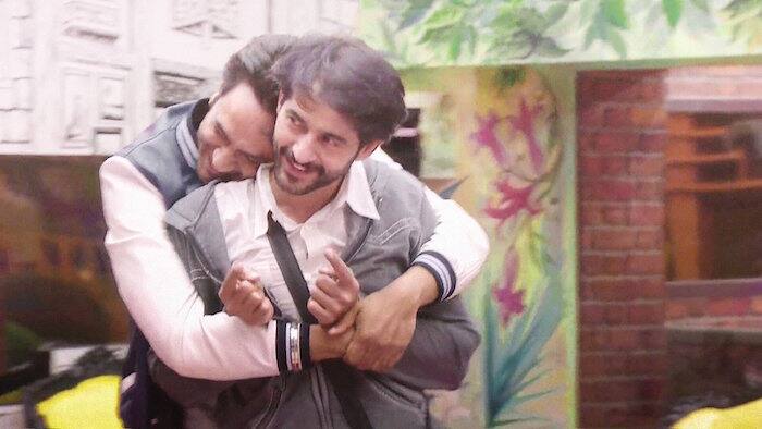 Vikas Gupta would be heartbroken too since he too was very close to Hiten. (All Pics: Colors)