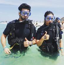 IN PICS: TV queen Divyanka Tripathi and husband Vivek Dahiya go scuba diving in Thailand!