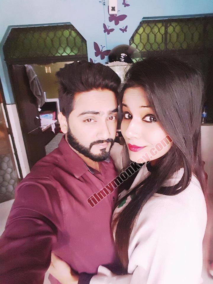 Mehjabi had claimed one 'Weekend Ka Vaar' when Manu Punjabi was guest on the show that her husband Azim looks like Manu and we can't disagree. Azim featured in a music video a while ago as a model too.