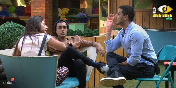 Later, Priyank Sharma intervened & asked Hina not to poke Vikas. This irked Hina & the two friends got into an ugly fight. (Photo: Colors)