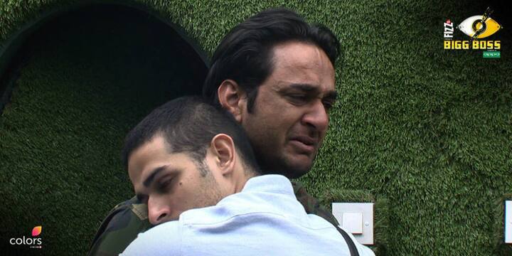 Priyank then walked-out & consoled his friend Vikas who was crying after Hina's comments. (Photo: Colors)