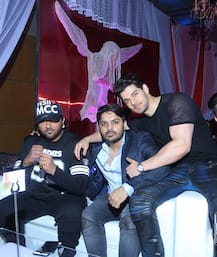 SRK's daughter Suhana Khan looks gorgeous in black at a party with Mom Gauri in Delhi!