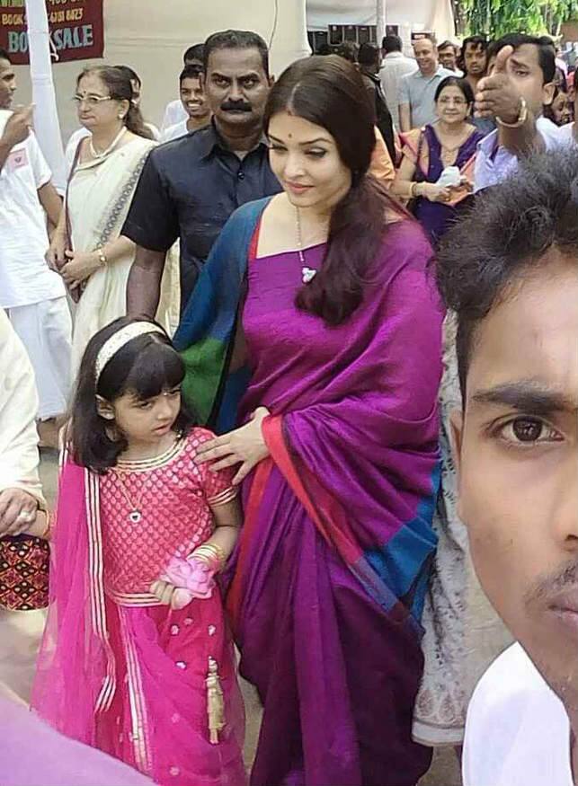 Aishwraya and Aaradhya are often spotted together in their matching outfits, check out some more adorable mother-daughter pics below