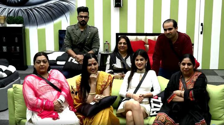 The new 'padosis' will be none other than the family members of the 7 contestants. The housemates have to impress the new 'padosis' as a part of the given task. (Photo: Colors)