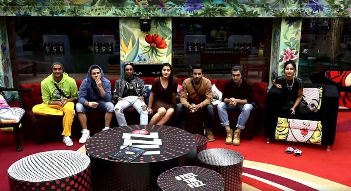 Every contestant was happy after seeing their family members & closed ones in the show. (Photo: Colors)