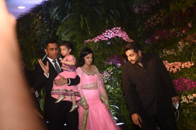 Dhoni with daughter Ziva and wife Sakshi