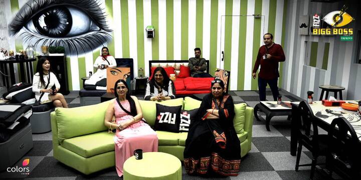 The family members & special friends of the seven contestants entered the 'padosi' house for a task called 'Ghar Aae Gharwaale'. (Photo: Colors)