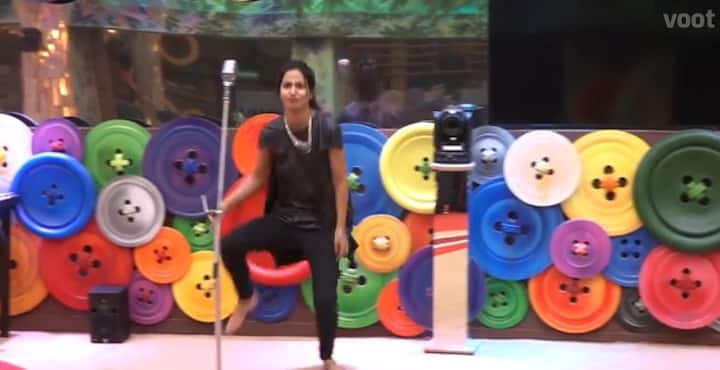 Hina, Shilpa & few other contestants made fun of Priyank's dancing skills during the same. (Photo: Colors)