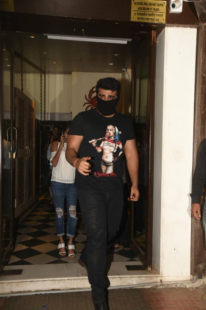 But its not true! Arjun is currently shooting for his next film 'Sandeep Aur Pinky Faraar' & the few pictures from the set are out. (Photo: Manav Manglani)