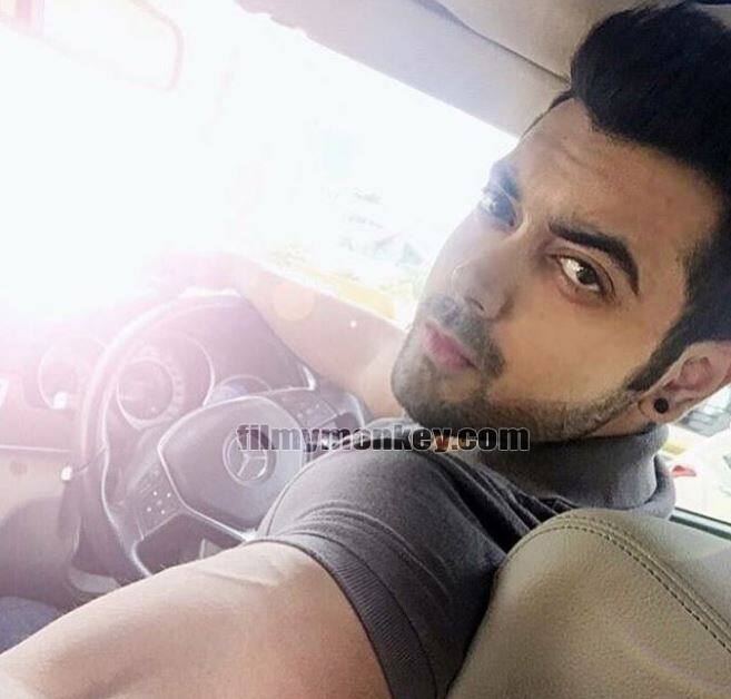 For instance, See this one first! That stubble, that hairdo and those big eyes which he's naturally blessed with... The look reminds of Salman Khan for certain.