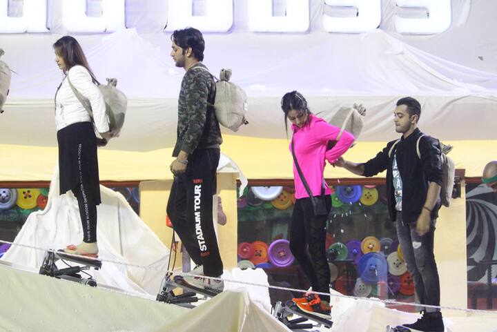 To win the chance to make entry straight into the finale week, contestants had to empty each others' bags in order to diminish their chances to do so. 