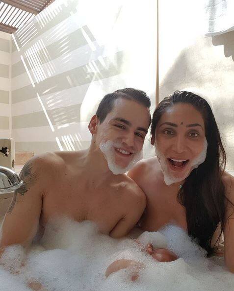 Sofia posted a hot pic with hubby posing in a bathtub on her Instagram account with the caption, 