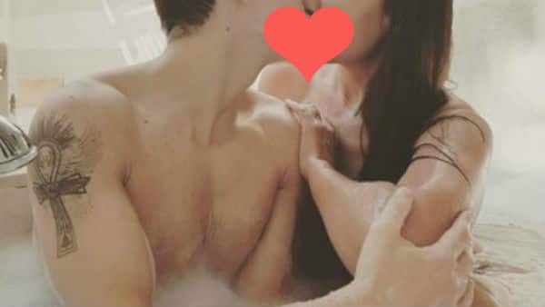 PICS: Ex 'Bigg Boss' contestant Sofia Hayat gets ROMANTIC with hubby in a BATHTUB! PICS: Ex 'Bigg Boss' contestant Sofia Hayat gets ROMANTIC with hubby in a BATHTUB!