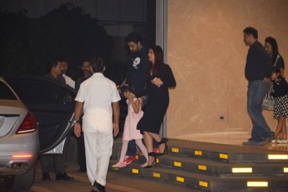 While mommy Aishwarya looked stunning in a black dress, her princess Aaradhya was looking cute in a pink one.