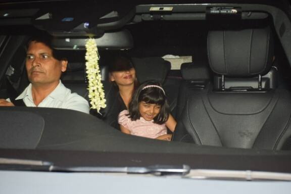 Aaradhya out on dinner with Daddy and Mommy