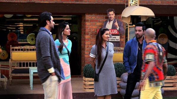 In tonight's episode the top five contestants will get totally surprised to find Arshi Khan back in the Bigg Boss house! Everyone feels delighted to have back and at the same time curious to know the reason behind the same.[pic: colors] 