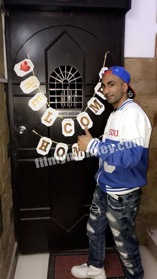 Akash was among the top five finalists of this show. He was given a huge welcome back home in Mumbai a day ago, post his elimination in mid-week eviction that was telecast last night.