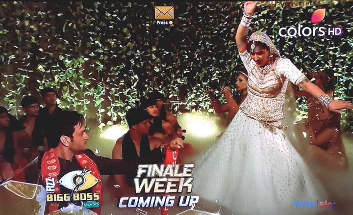 Well, now let's see who emerges the winner finally although it is almost confirmed with the online buzz and latest voting trends that it's none other than Shilpa Shinde who's far ahead with huge margin and will most likely be the BB 11 winner. The winner will be announced tonight LIVE as per reports. (All Pics: Colors)