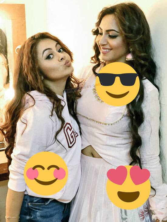What Arshi clad in a baby-pink suit and Devoleena casually clad in a hoodie & jeans were doing together is not known yet but we're sure loving the pictures of these two as we get to see a totally different avatar of Arshi here. (Pic: Twitter)