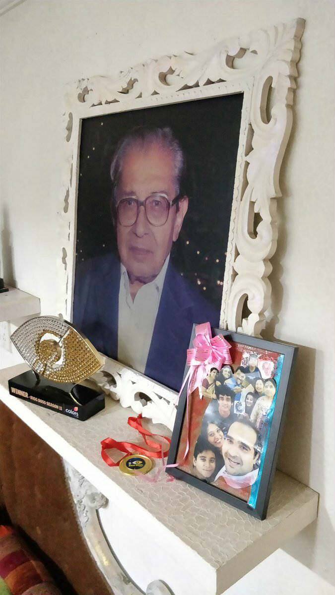 On a related note, Shilpa who was extremely close to her late father dedicated the trophy to him, she shared a pic of her Bigg Boss trophy and medal in front of her father's pic on Twitter