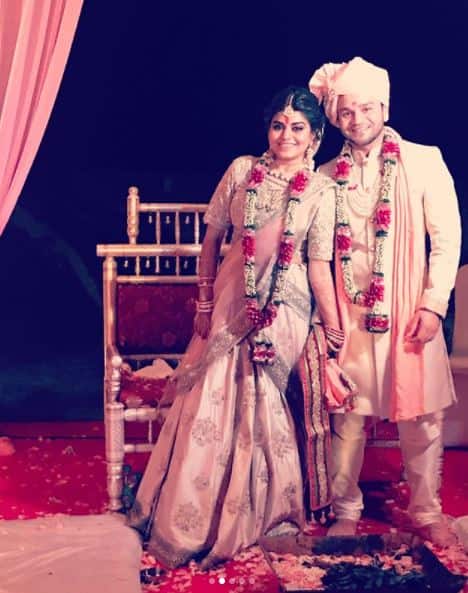 Here's an adorable couple of the newlyweds! 