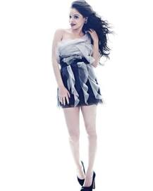 'The Kapil Sharma Show' actress Sumona Chakravarti looks HOT in a red BIKINI while holidaying in Goa!