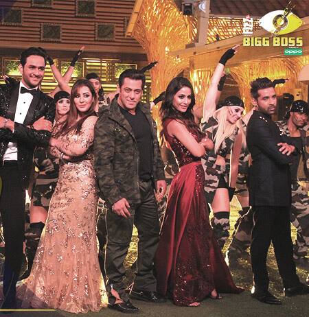 BB 11's most popular two contestants Hina and Shilpa are still in headlines post the end of the show and their earnings have yet again got them in one! What do you say about this? (Pic: Colors)