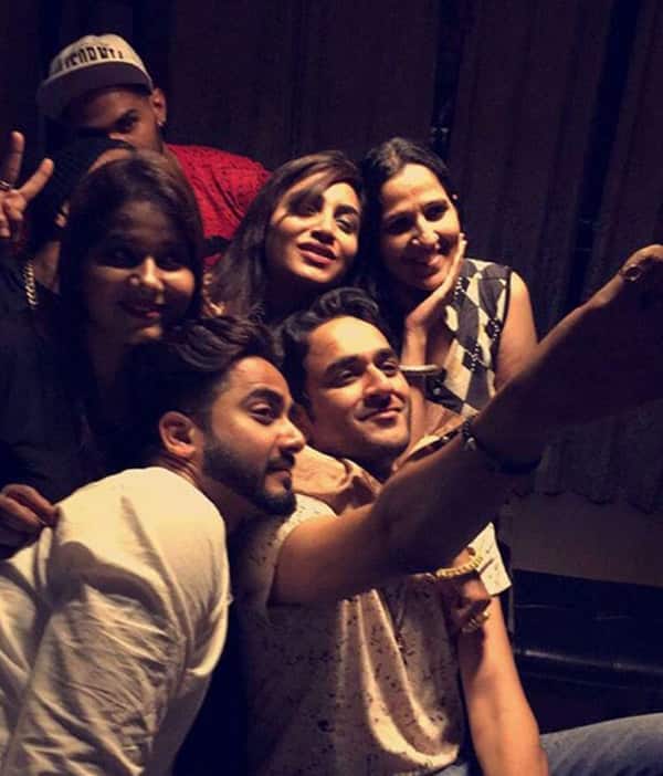 Azim(white shirt) and Wasim(red shirt) pose with Mehjabi Siddiqui, Vikas Gupta, Arshi Khan and Vikas' mother at Arshi's reunion bash