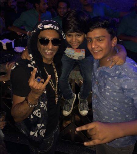 While Hina and Shilpa gave it a miss, the present 7 contestants had a blast at the party.