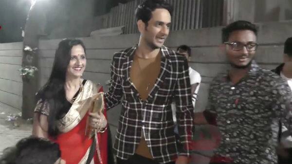Arshi's BFF Vikas Gupta attended the bash along with his mom