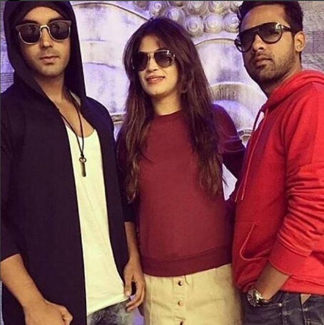 Bandgi Kalra who's been hanging out with her BB 11 boyfriend Puneesh Sharma just just took a dig at Arshi Khan over her party and missing contestants from it.