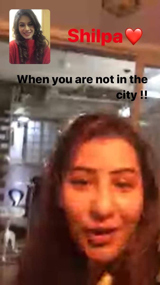 Even while not in the city, Bandgi-Puneesh are keeping in touch with Shilpa. Bandgi posted this screenshot from her video chat with Shilpa and wrote