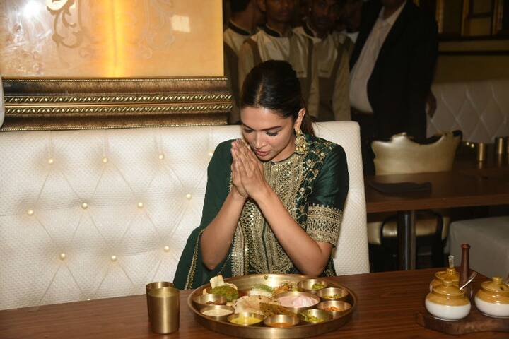 Deepika greeting fans at the restaurant