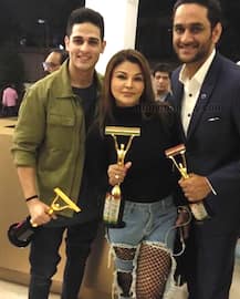 The mystery girl in Vikas Gupta's VIRAL KISSING pic is Sarah Anjuli from 'Hassena Parker' item song!